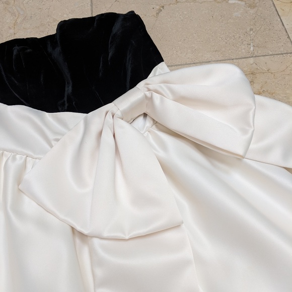 BETSEY JOHNSON B+W Strapless Elegant Cocktail Dress - Picture 3 of 8